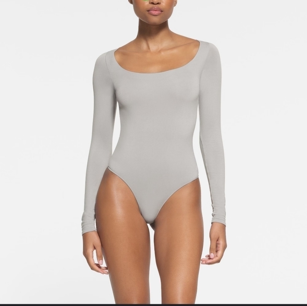 New ESSENTIAL LONG SLEEVE SCOOP NECK BODYSUIT Color Grey Size 2X-3X